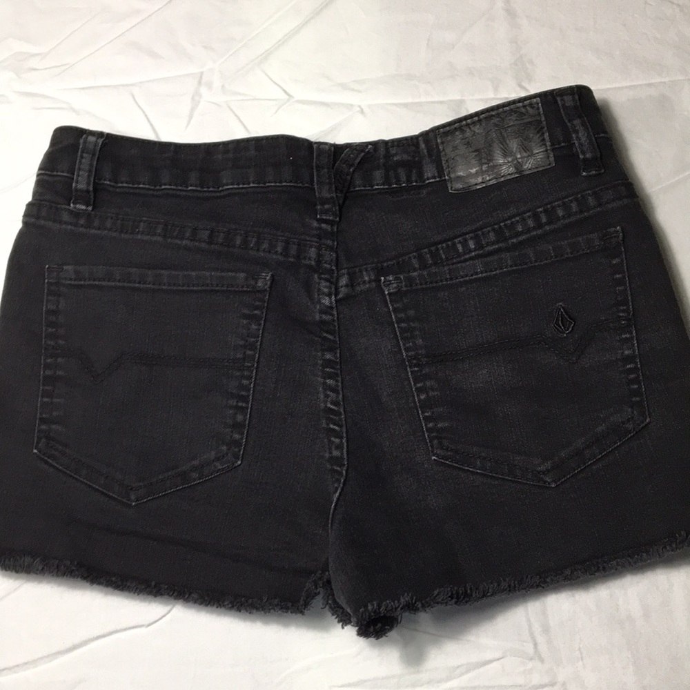 Shorts - Picture 4 of 5